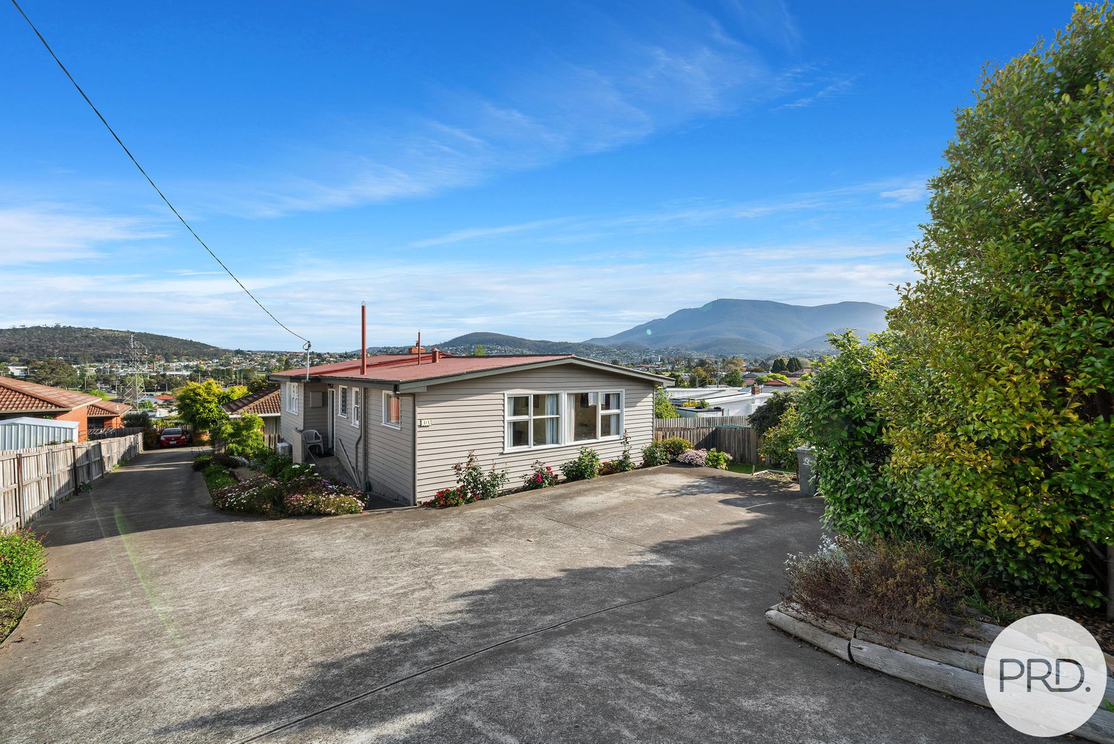 1/1 Chestnut Avenue LUTANA 17