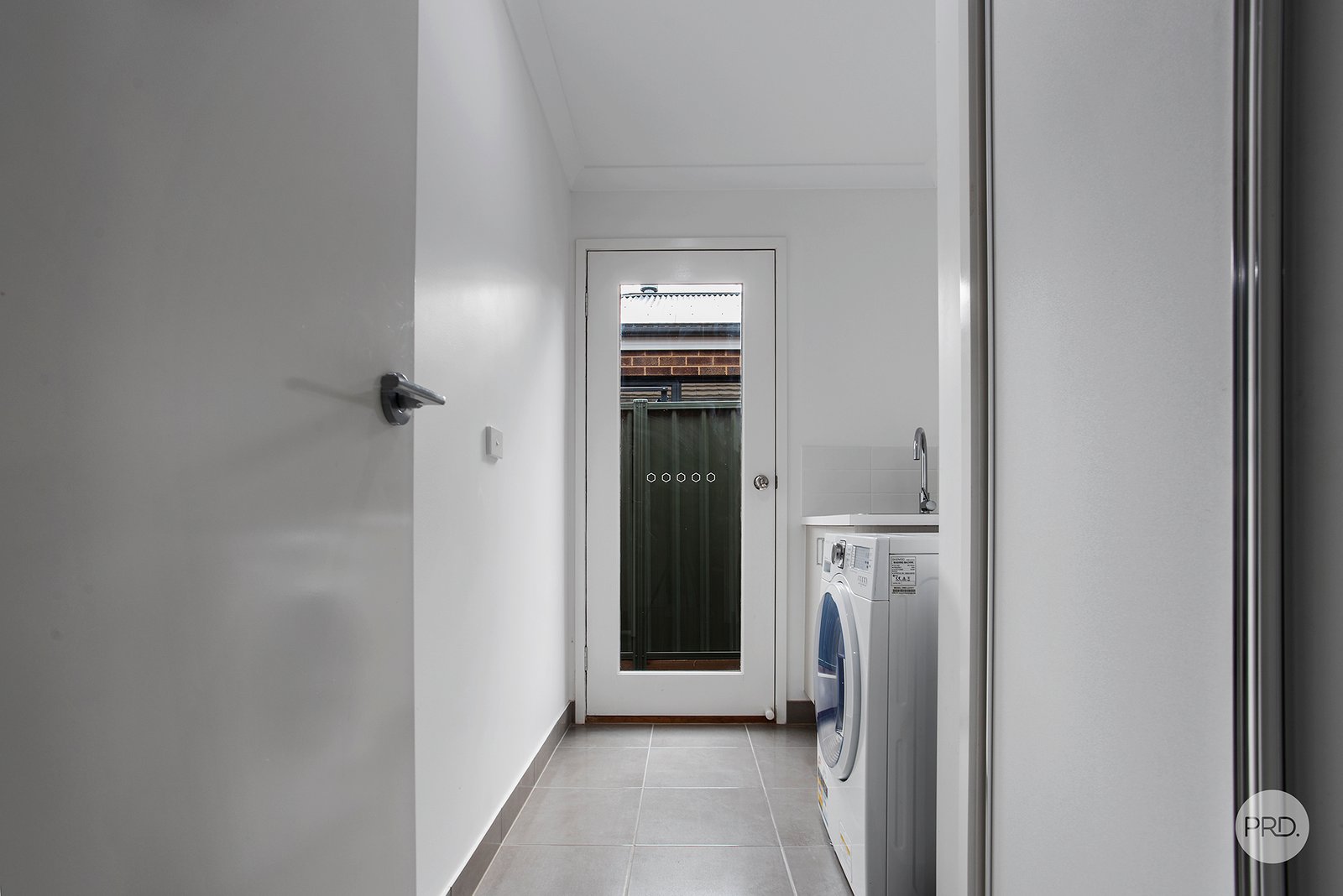 11 Clarcoll Crescent KANGAROO FLAT 12