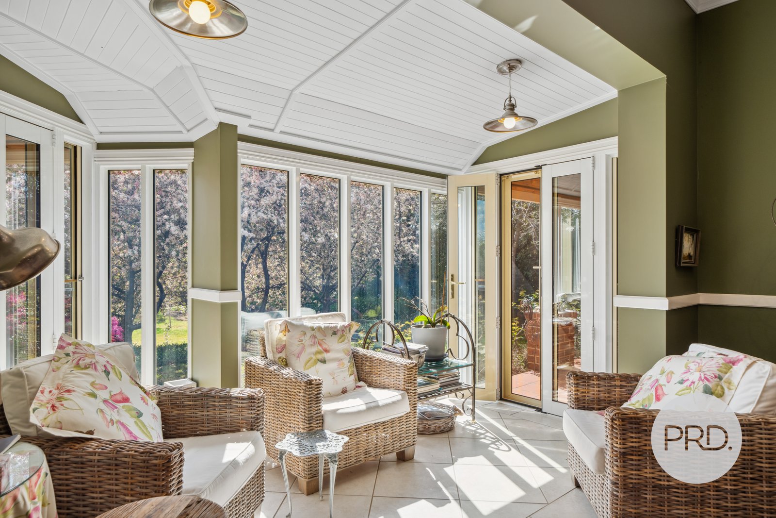 11 Clare Avenue LAKE ALBERT 13