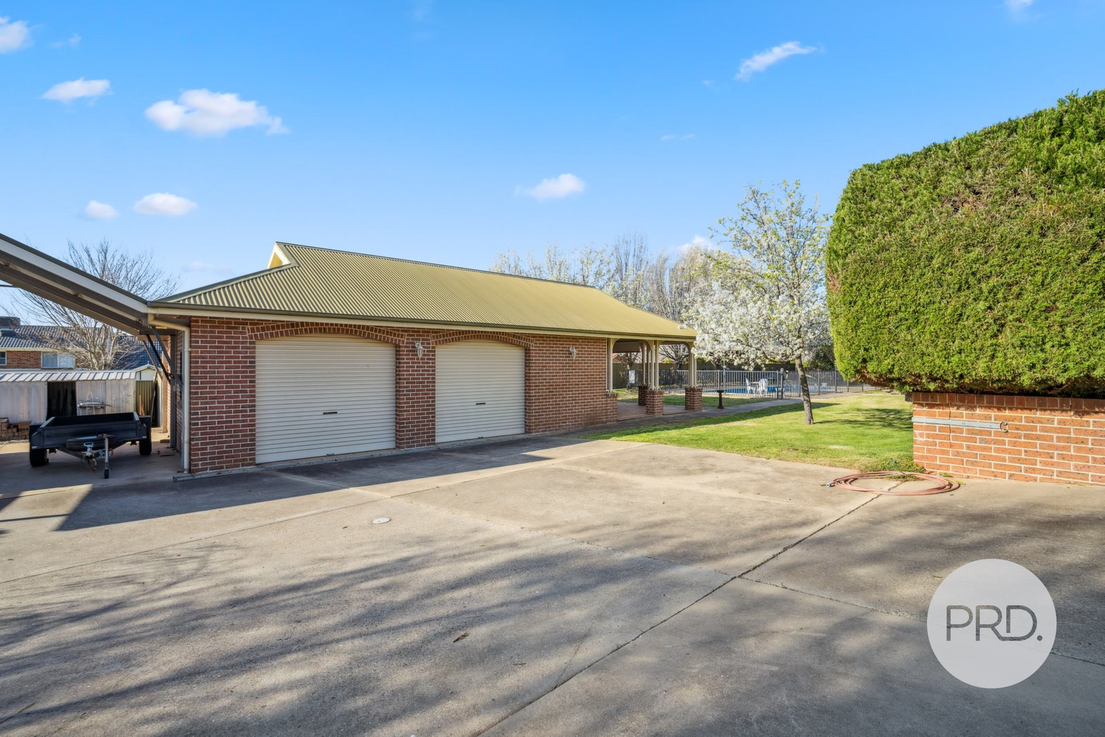 11 Clare Avenue LAKE ALBERT 32