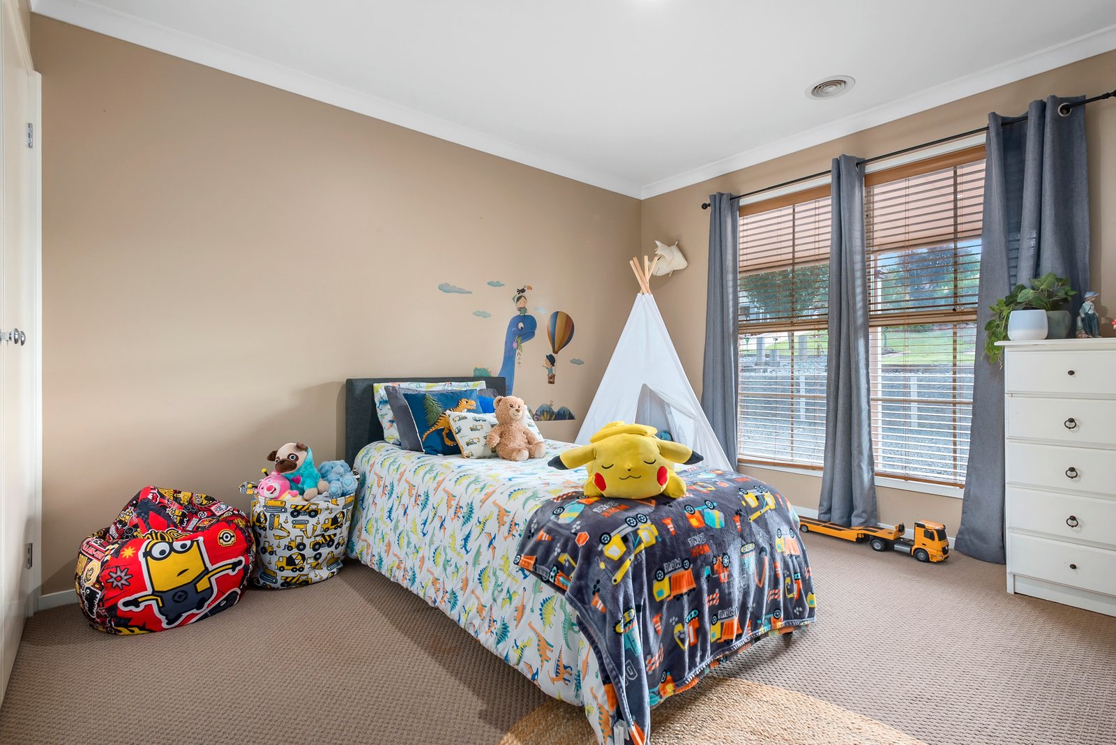 Real Estate and Property in 11 Clover Court, Romsey, VIC