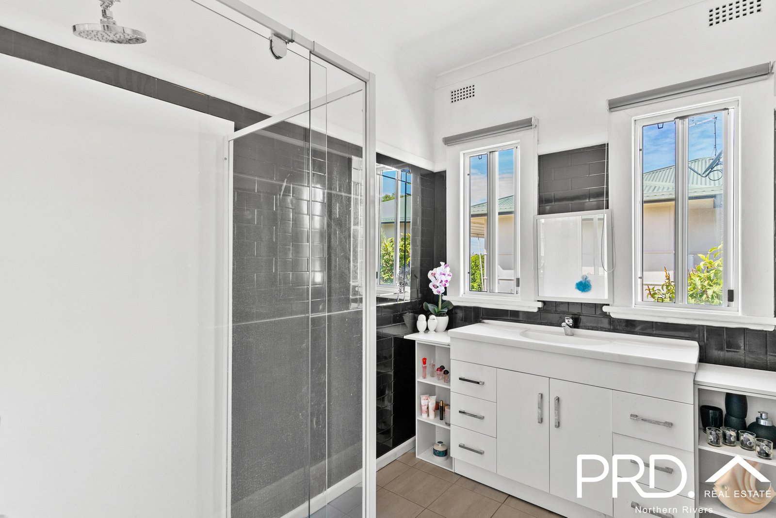 11 Convent Parade CASINO 19