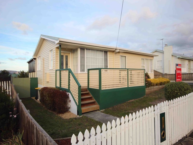 11 Corranga Drive CHIGWELL 1