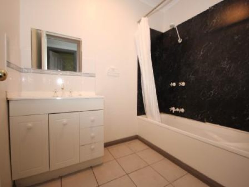 11 Corranga Drive CHIGWELL 9