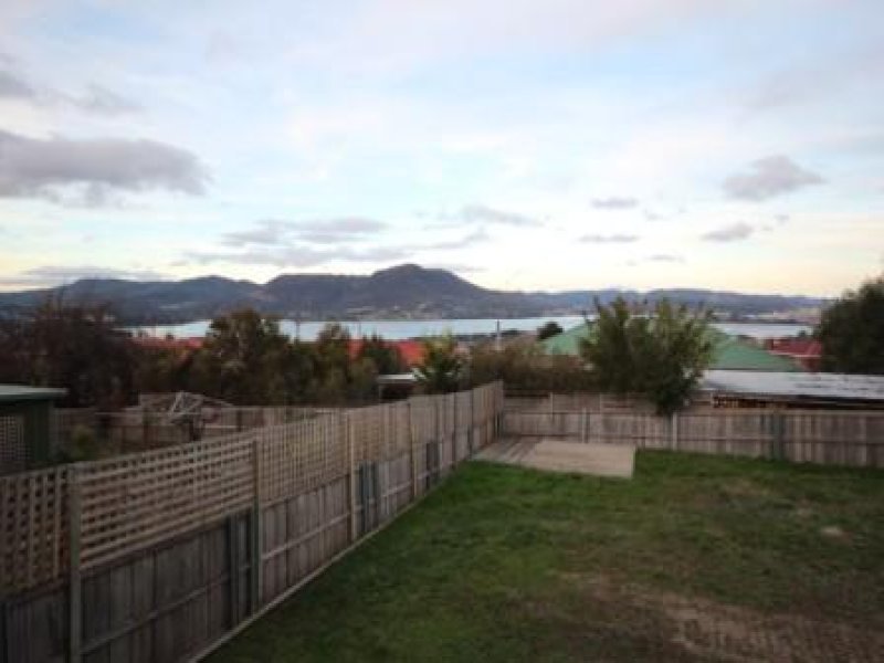 11 Corranga Drive CHIGWELL 12