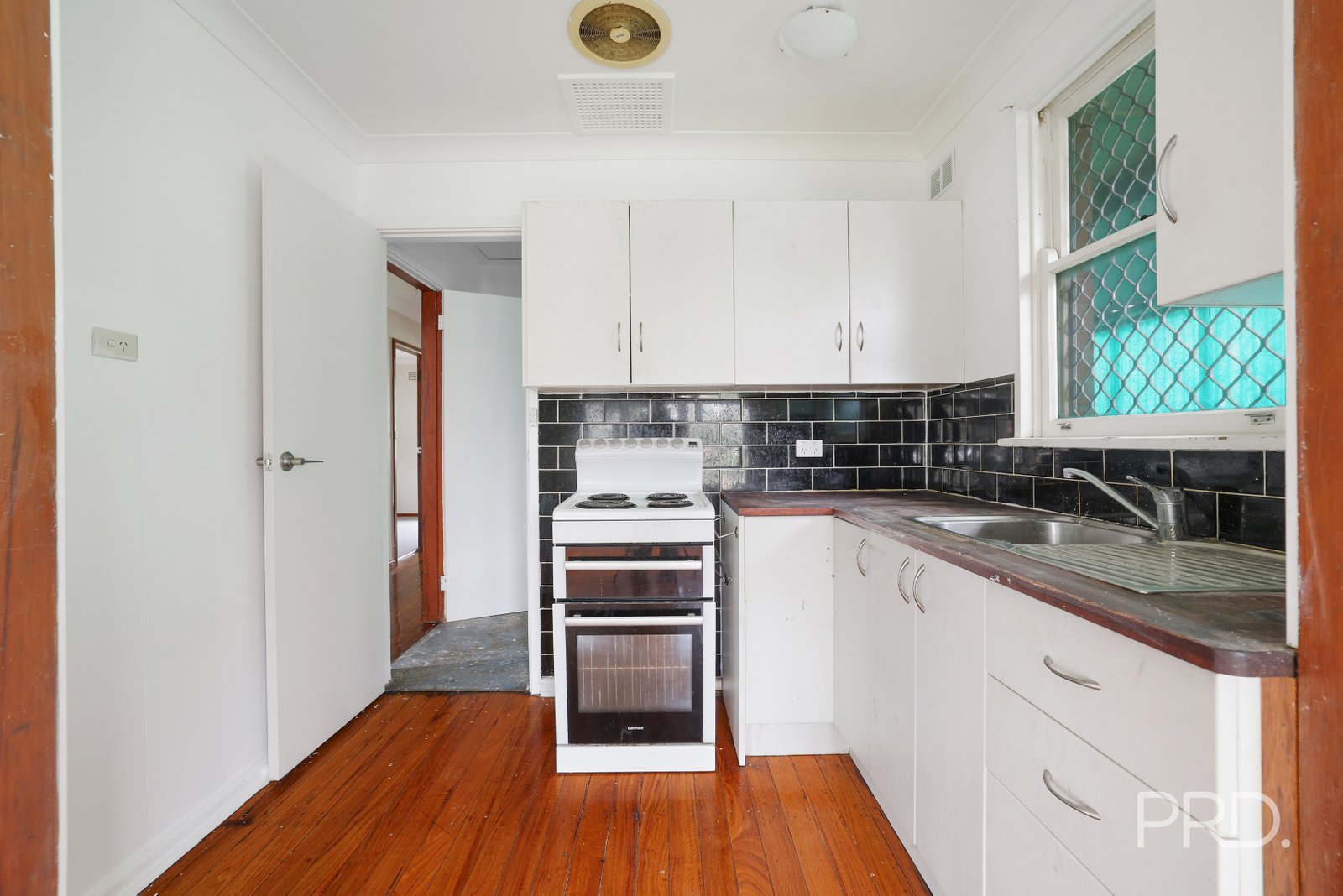 11 Cossa Street TAMWORTH 6