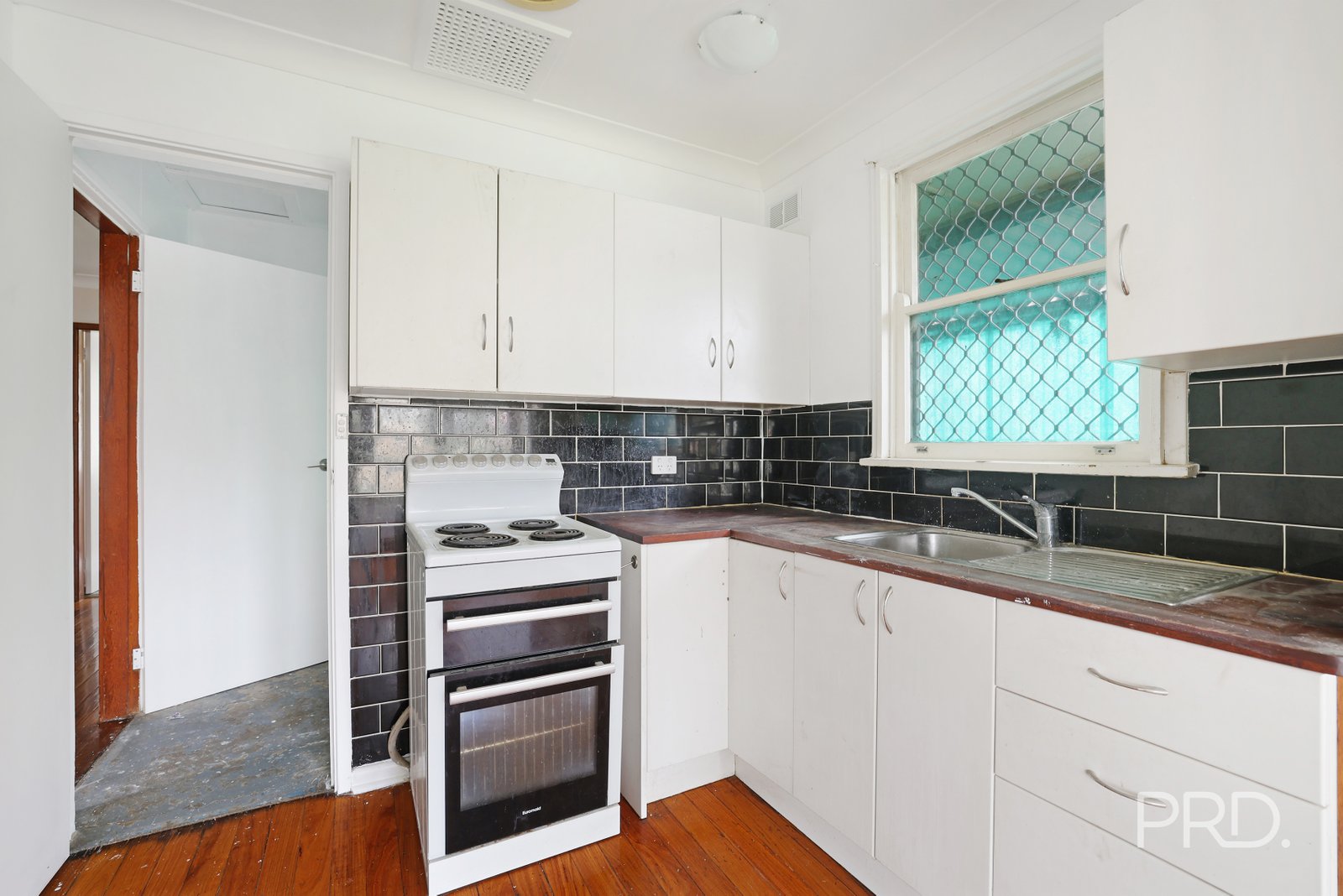 11 Cossa Street TAMWORTH 7