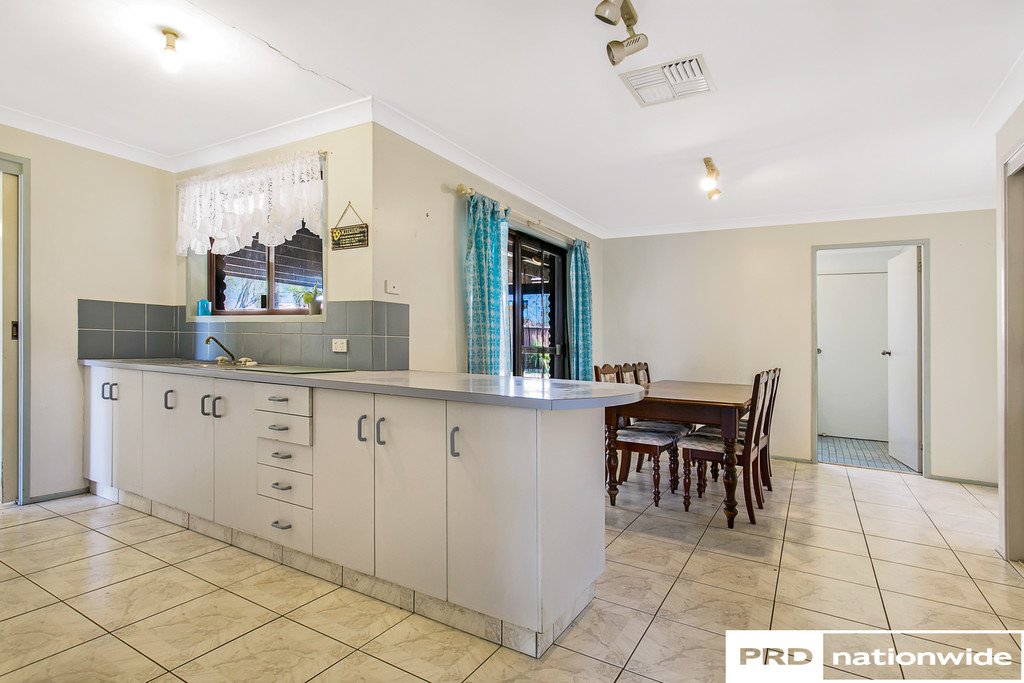11 Craigends Place TAMWORTH 8