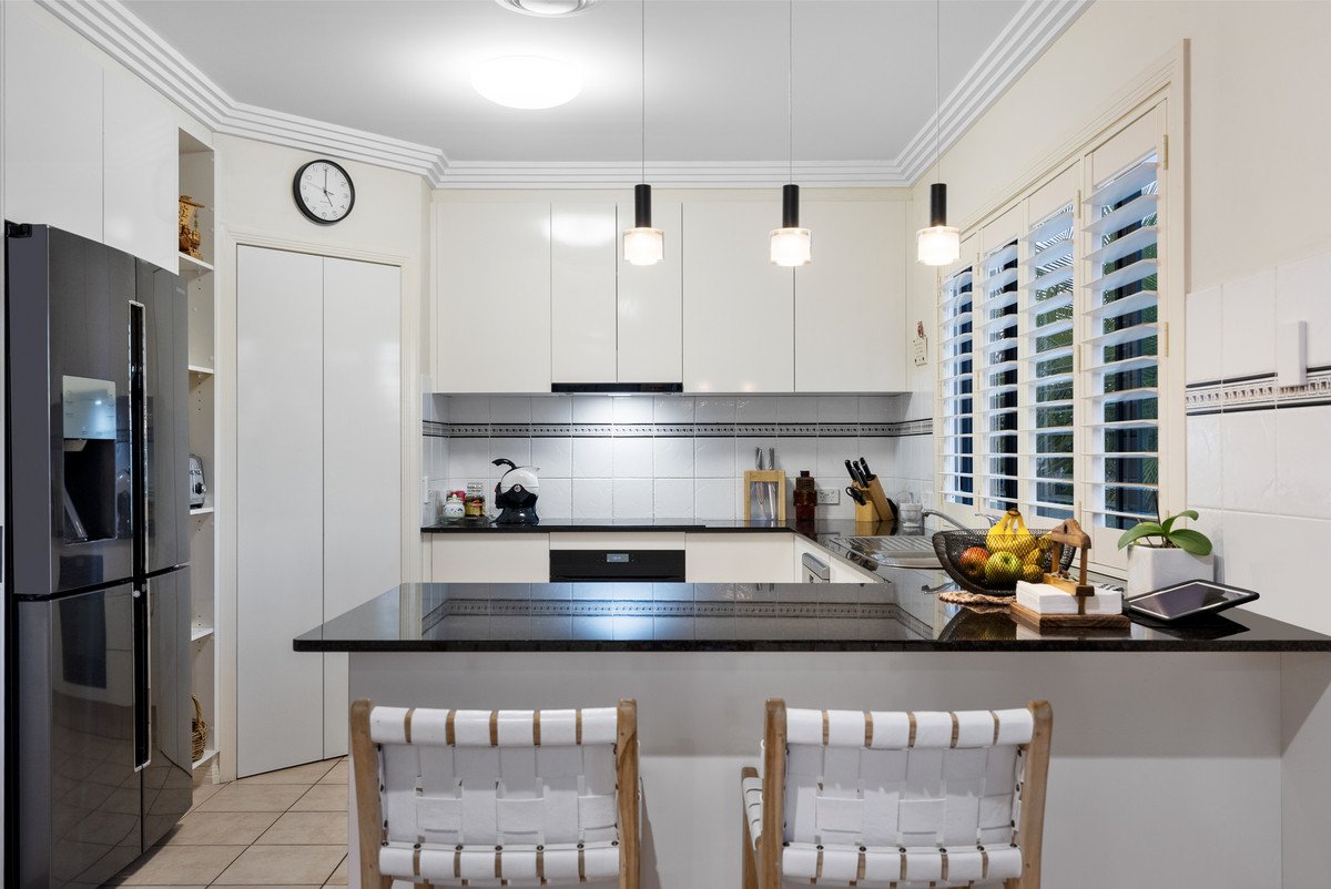 11 Crozet Court Burleigh Waters 7