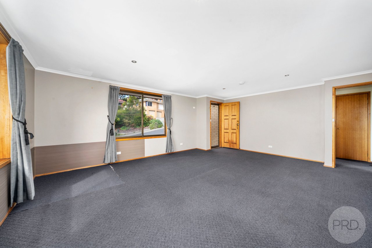 1/1 Daylesford Road GLENORCHY 8