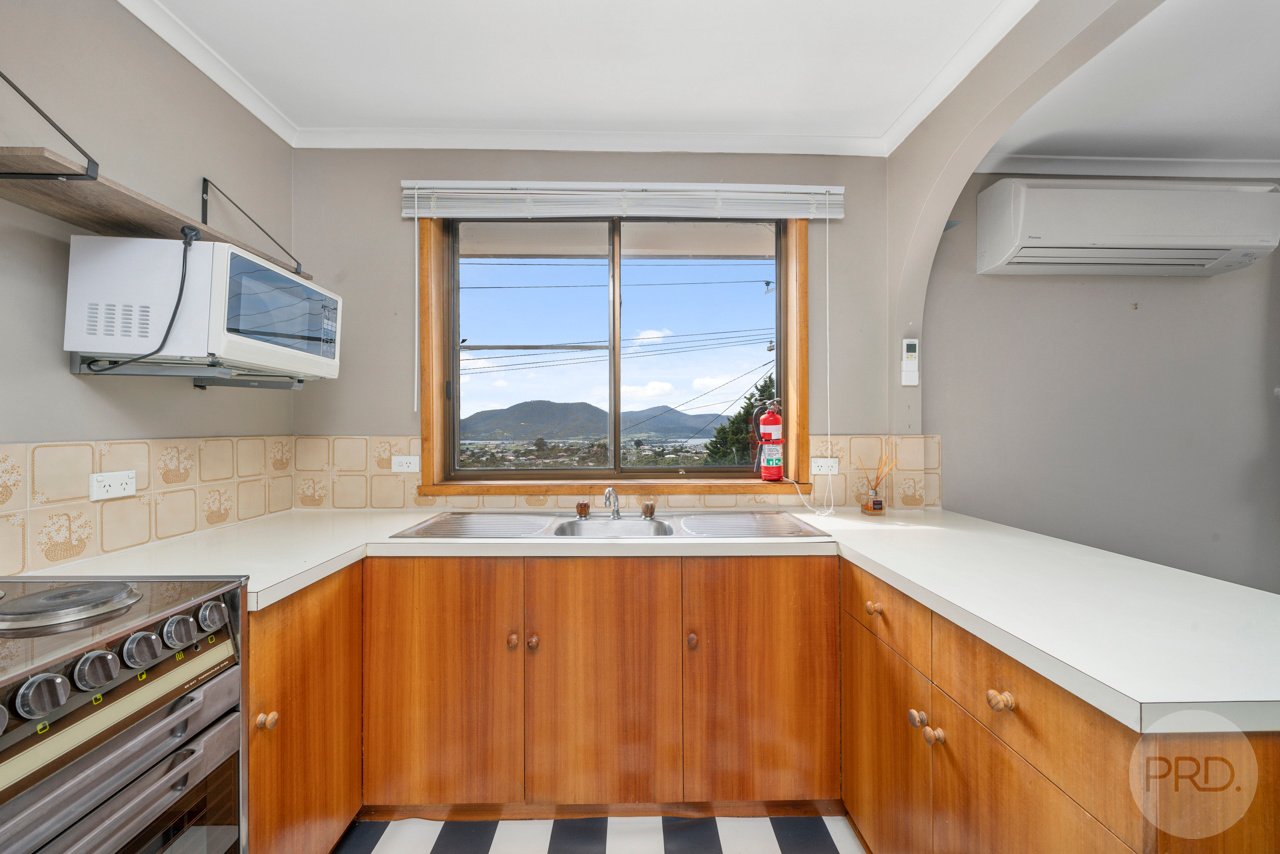 1/1 Daylesford Road GLENORCHY 11