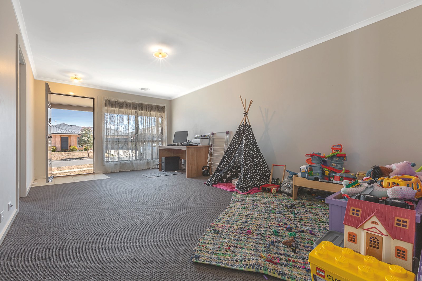 Gallery: 11 Deakin Drive