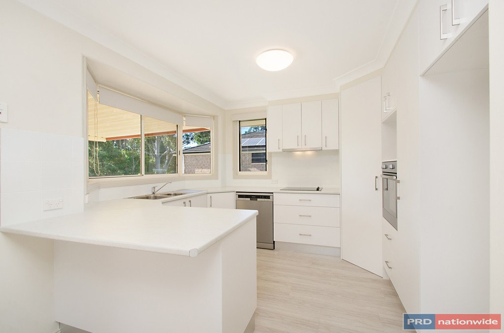 11 Diamentina Way LAKEWOOD 3