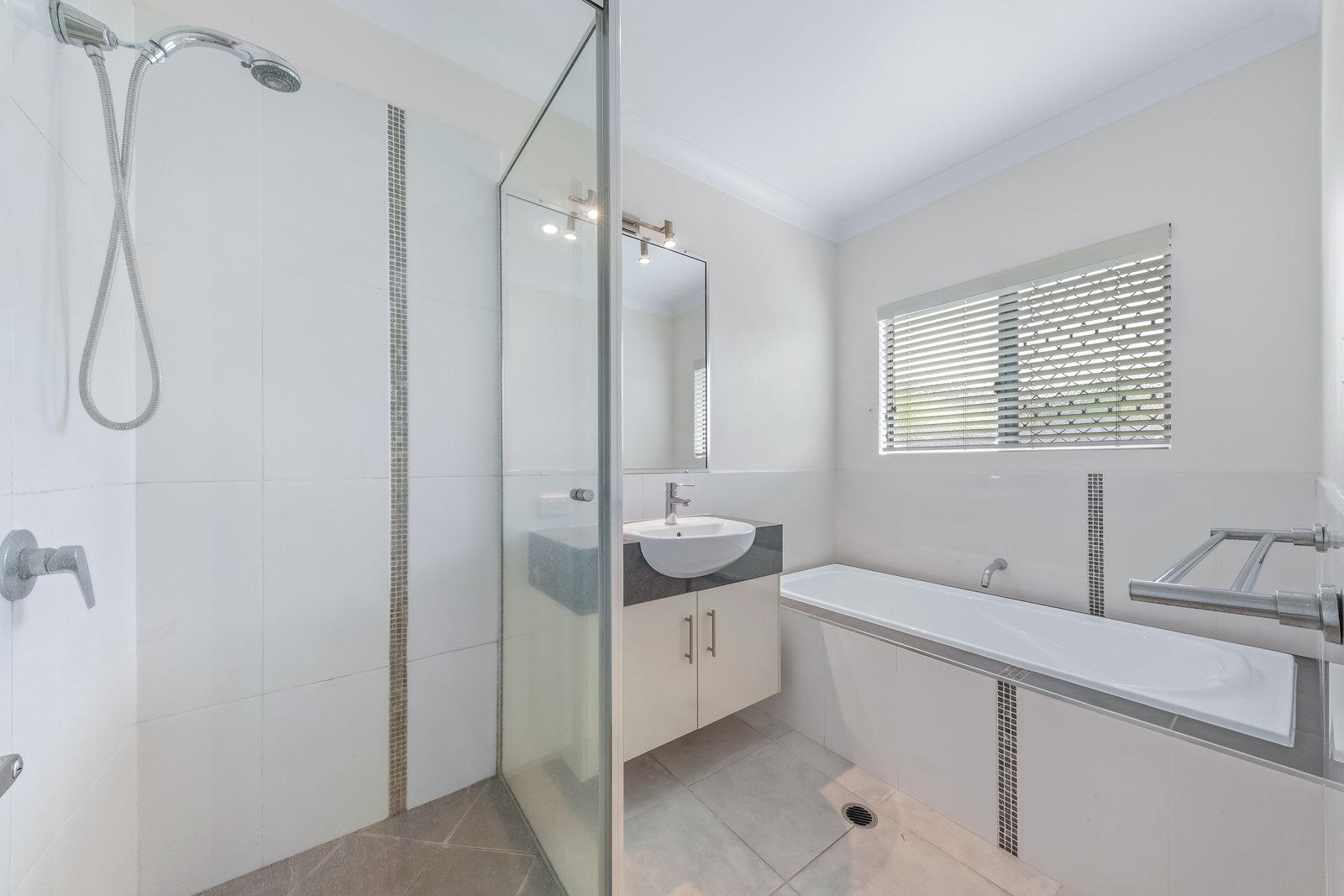 11 Discovery Drive FLAMETREE 27