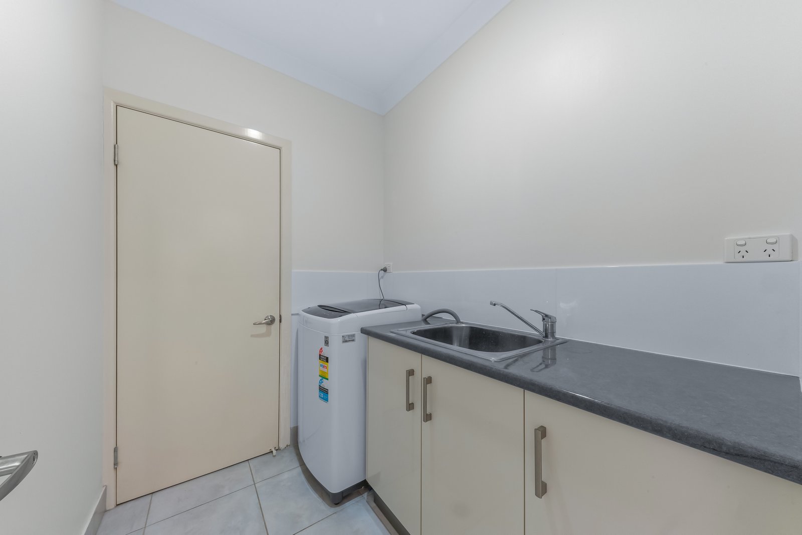 11 Discovery Drive FLAMETREE 28