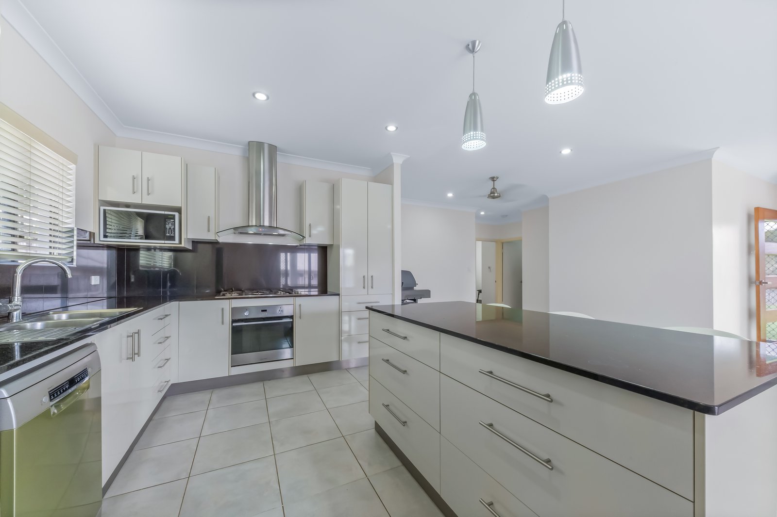 11 Discovery Drive FLAMETREE 32