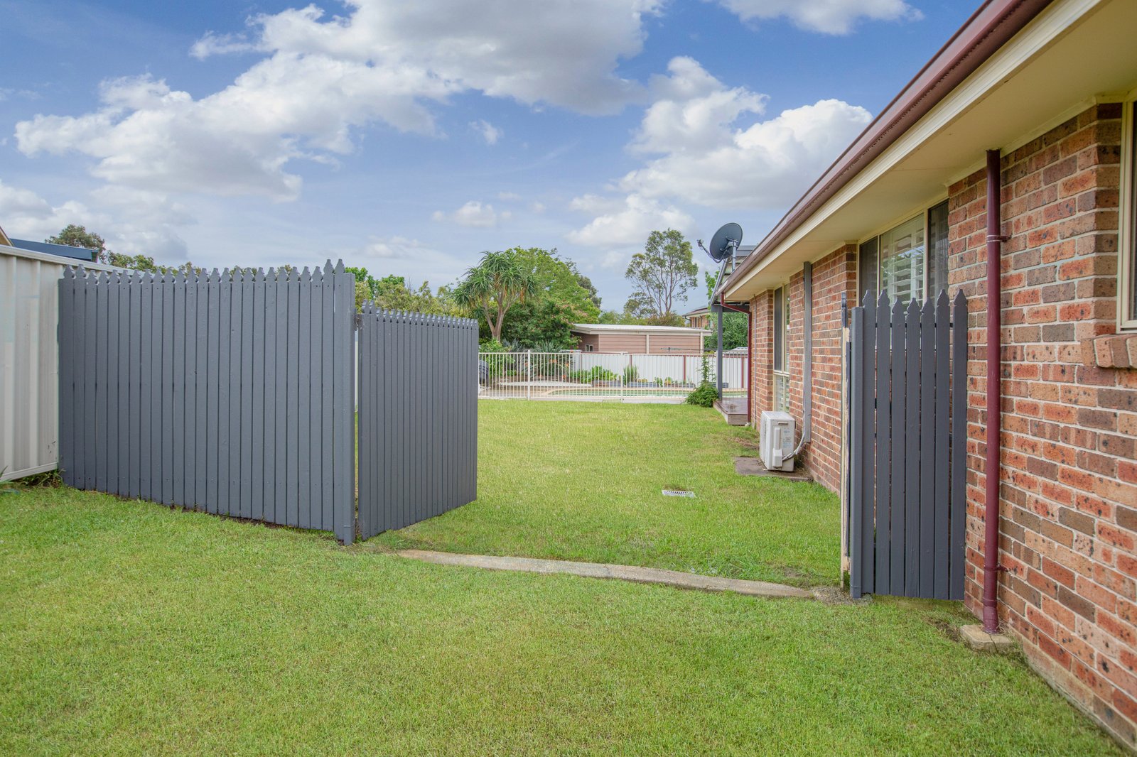 11 Douglas Close LARGS 3