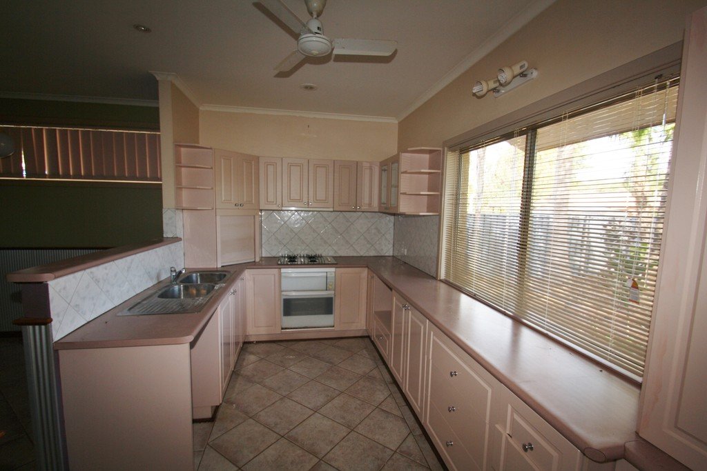 11 Drummond Place CABLE BEACH 2