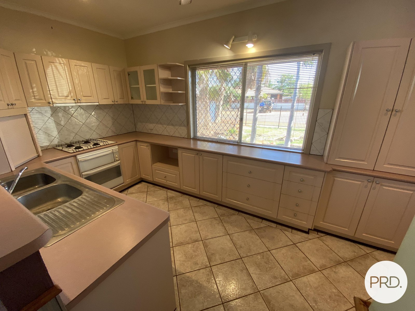 11 Drummond Place CABLE BEACH 2