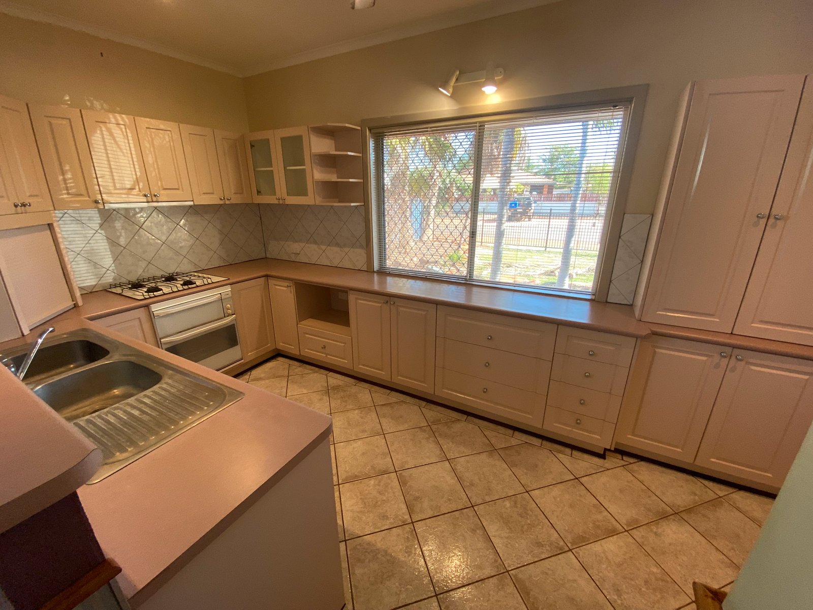 11 Drummond Place CABLE BEACH 2