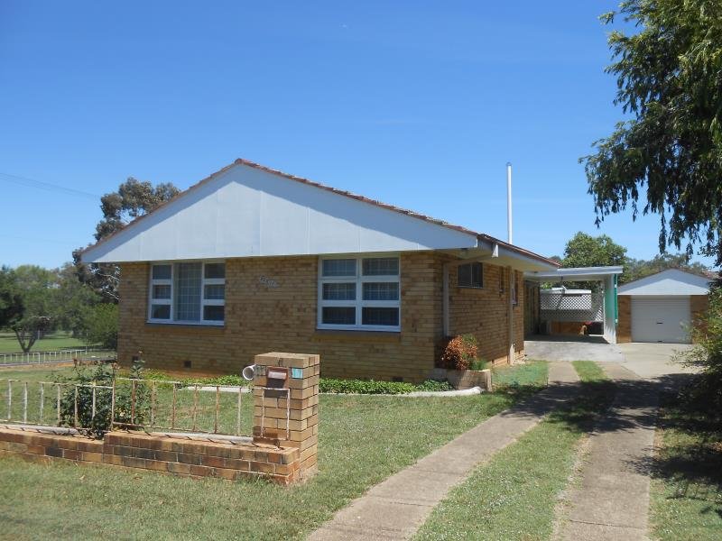 11 Dumaresq Street TAMWORTH 9