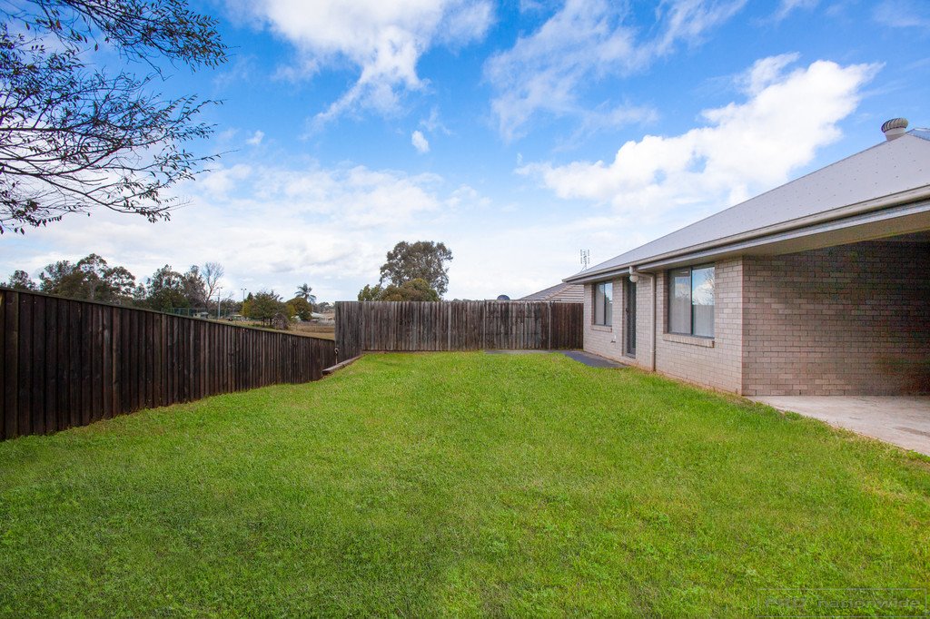11 Dunnart Street ABERGLASSLYN 14