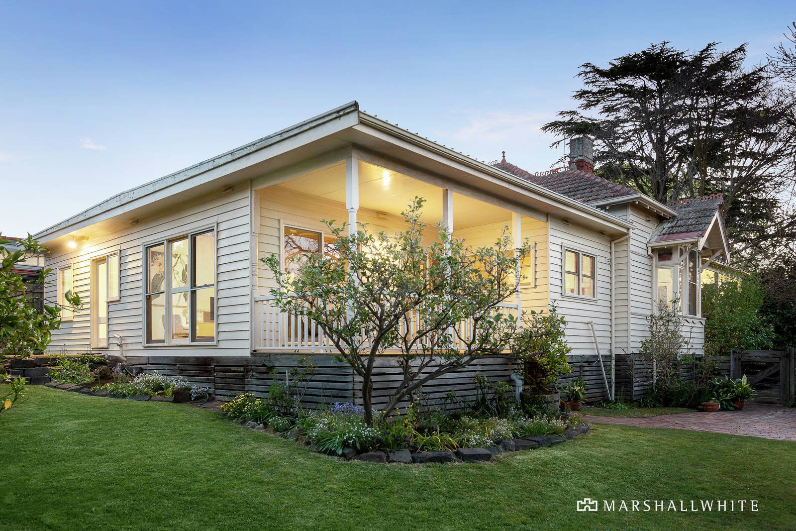 11 Durham Road, Surrey Hills, VIC