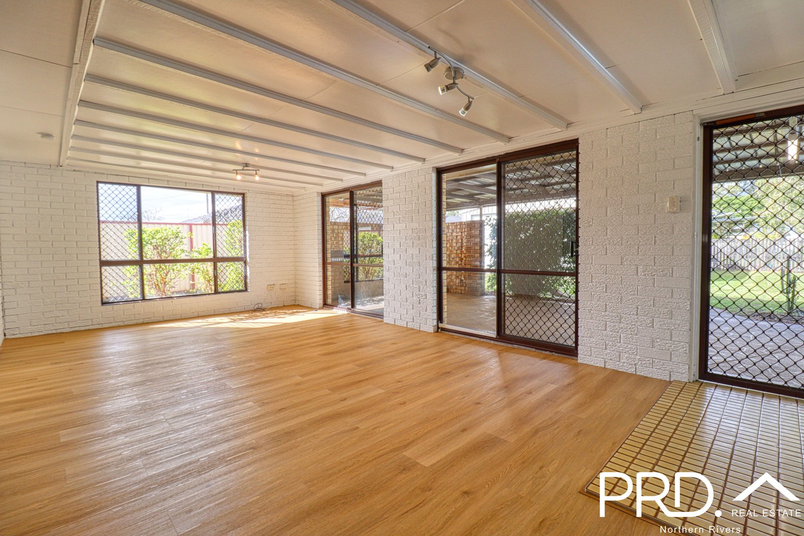 11 East Street CASINO 15