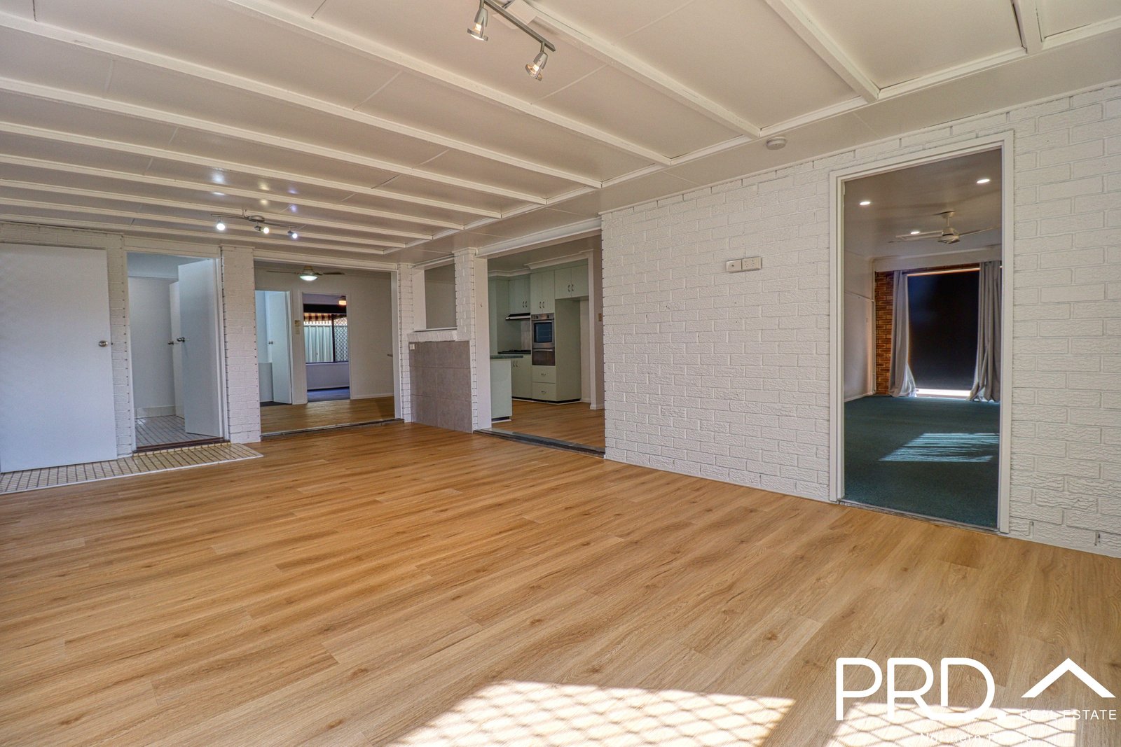 11 East Street CASINO 16