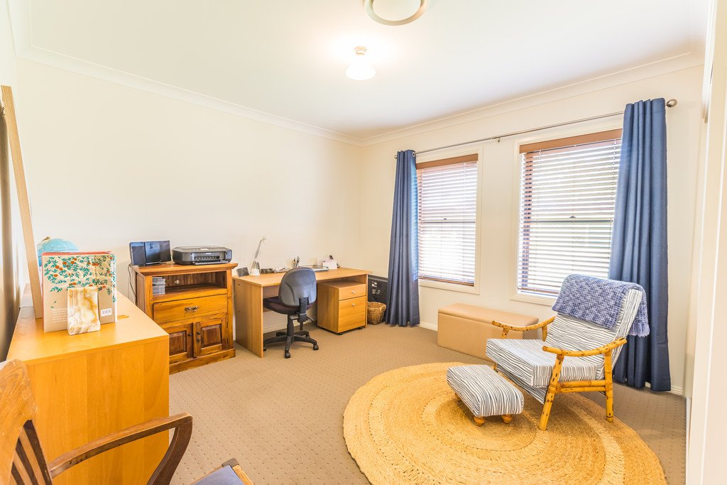 11 Edgeroy Street TAMWORTH 4