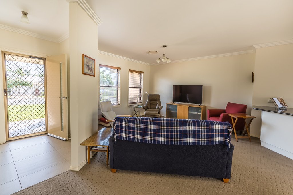 11 Edgeroy Street TAMWORTH 10