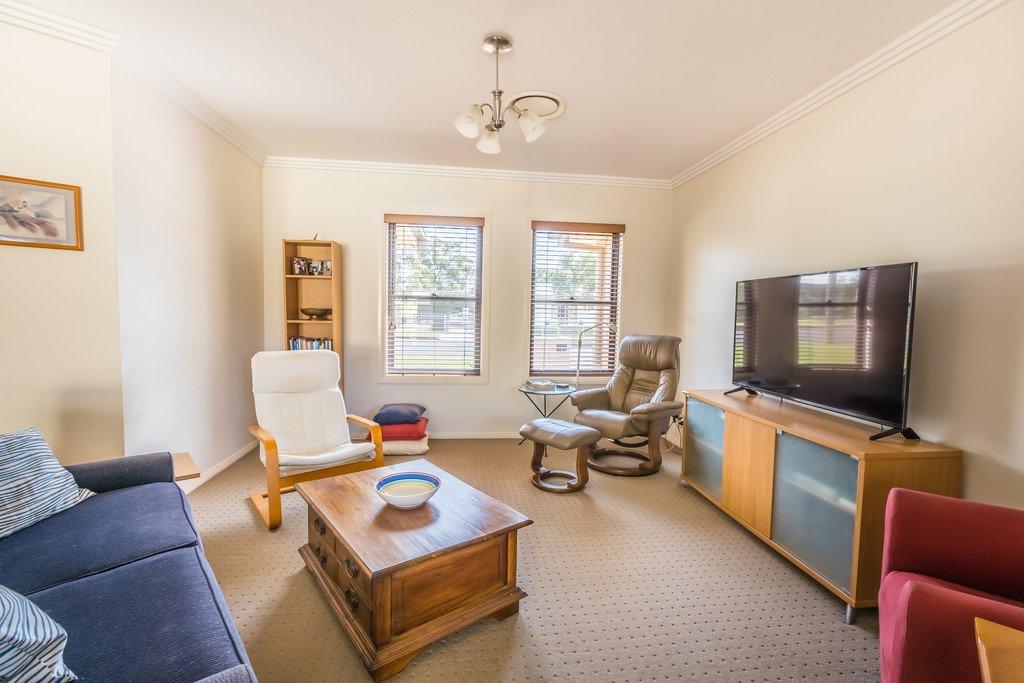 11 Edgeroy Street TAMWORTH 11