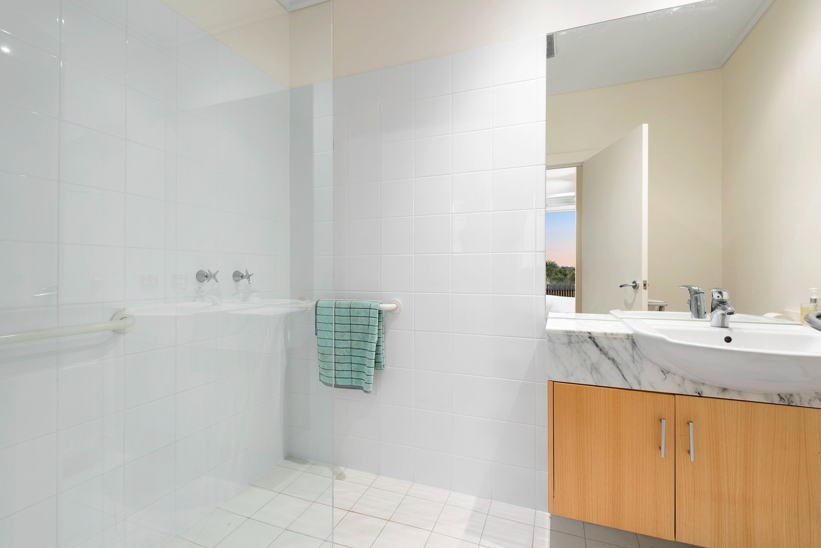 Real Estate and Property in 1/1 Edgewater Close, Point Lonsdale, VIC