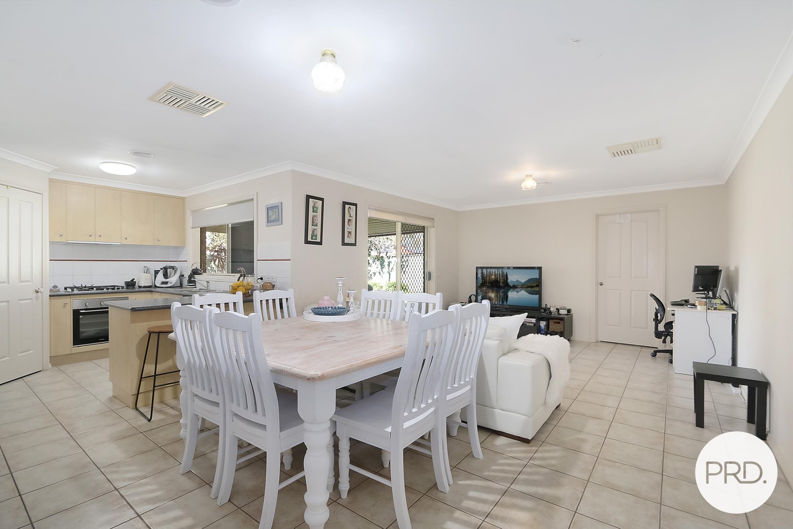 11 Emma Way GLENROY 3