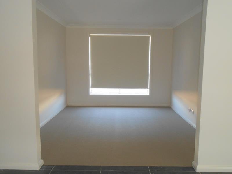 11 Explorers Way TAMWORTH 3