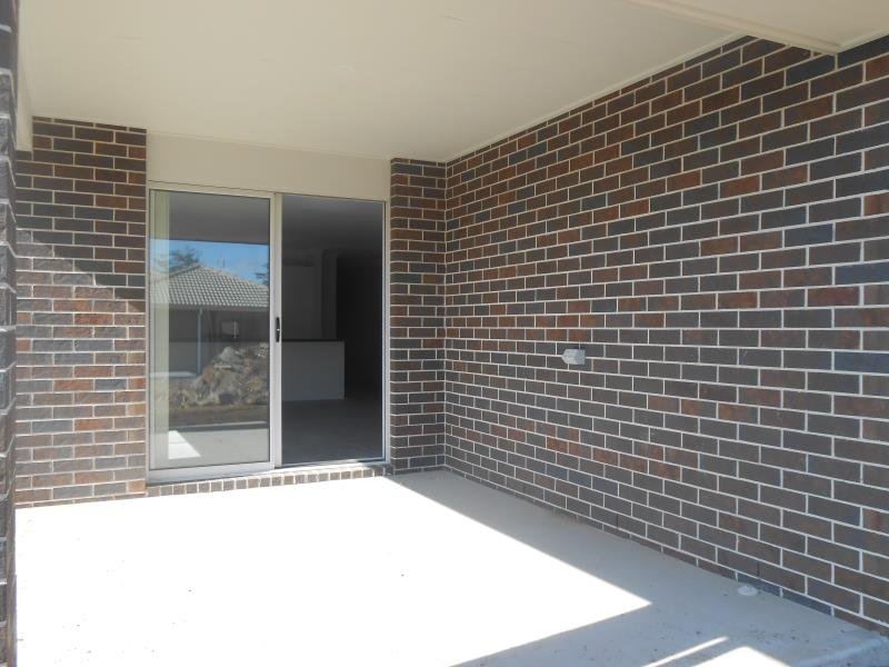 11 Explorers Way TAMWORTH 9