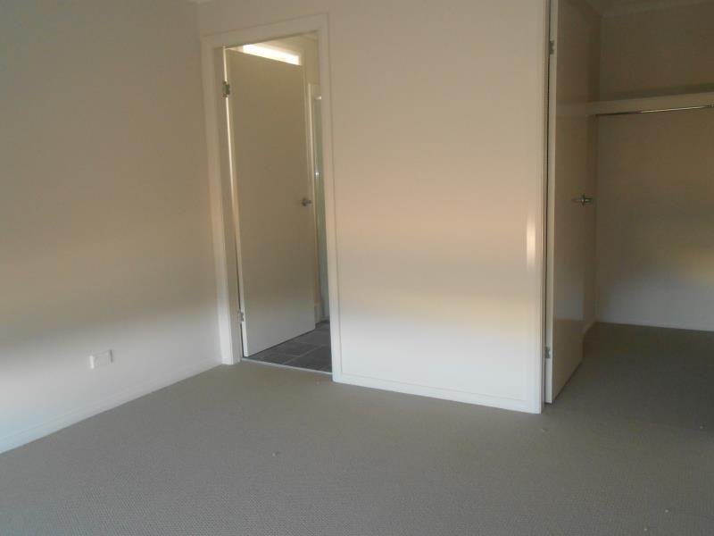 11 Explorers Way TAMWORTH 6