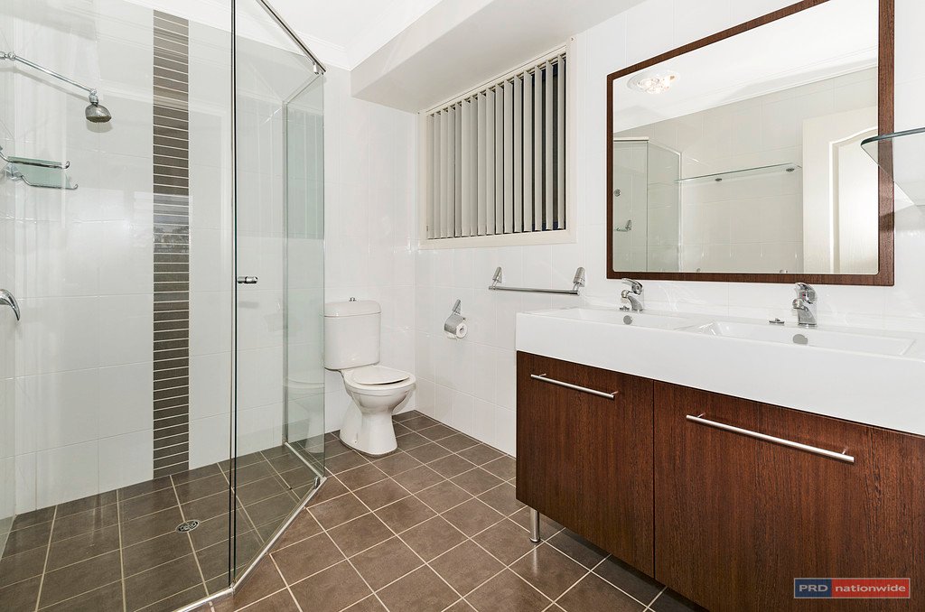 11 Fairwinds Avenue LAKEWOOD 2