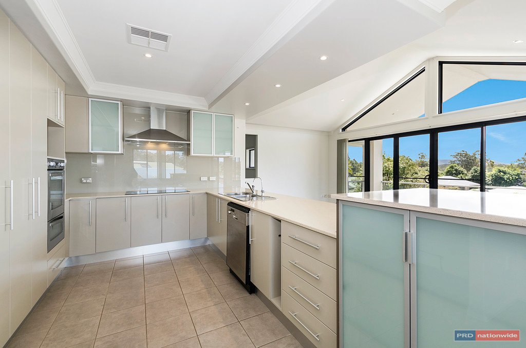 11 Fairwinds Avenue LAKEWOOD 3