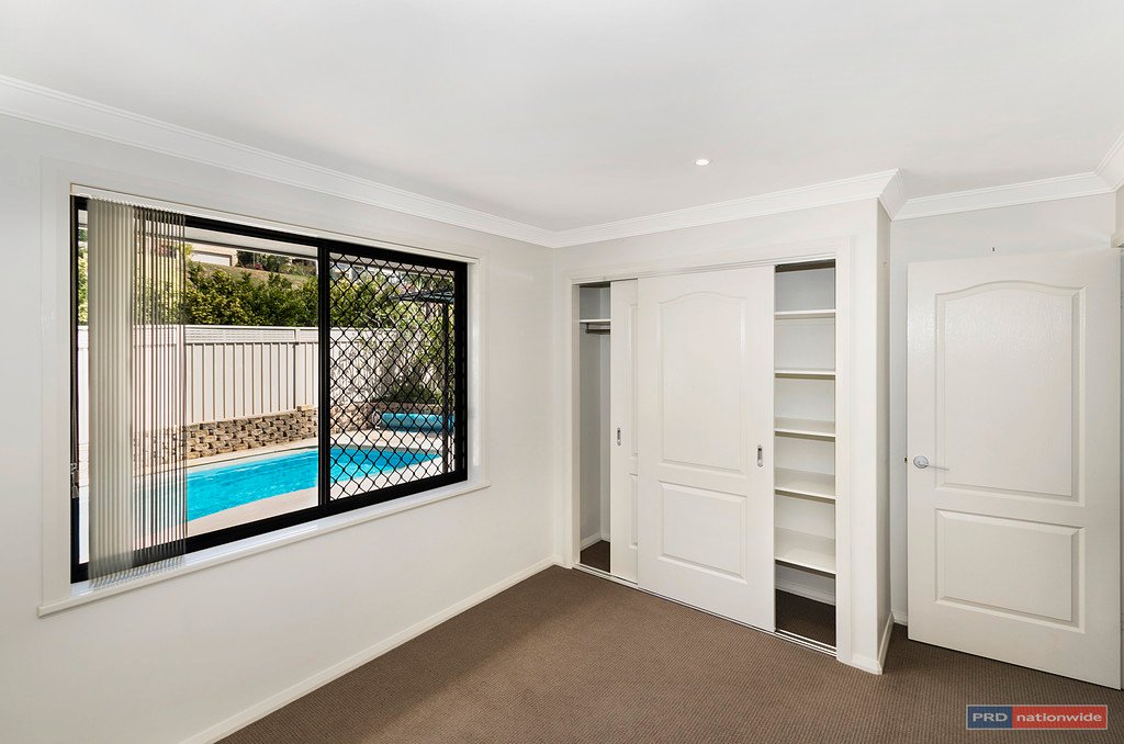 11 Fairwinds Avenue LAKEWOOD 10