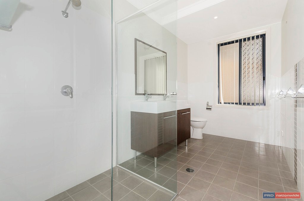 11 Fairwinds Avenue LAKEWOOD 12