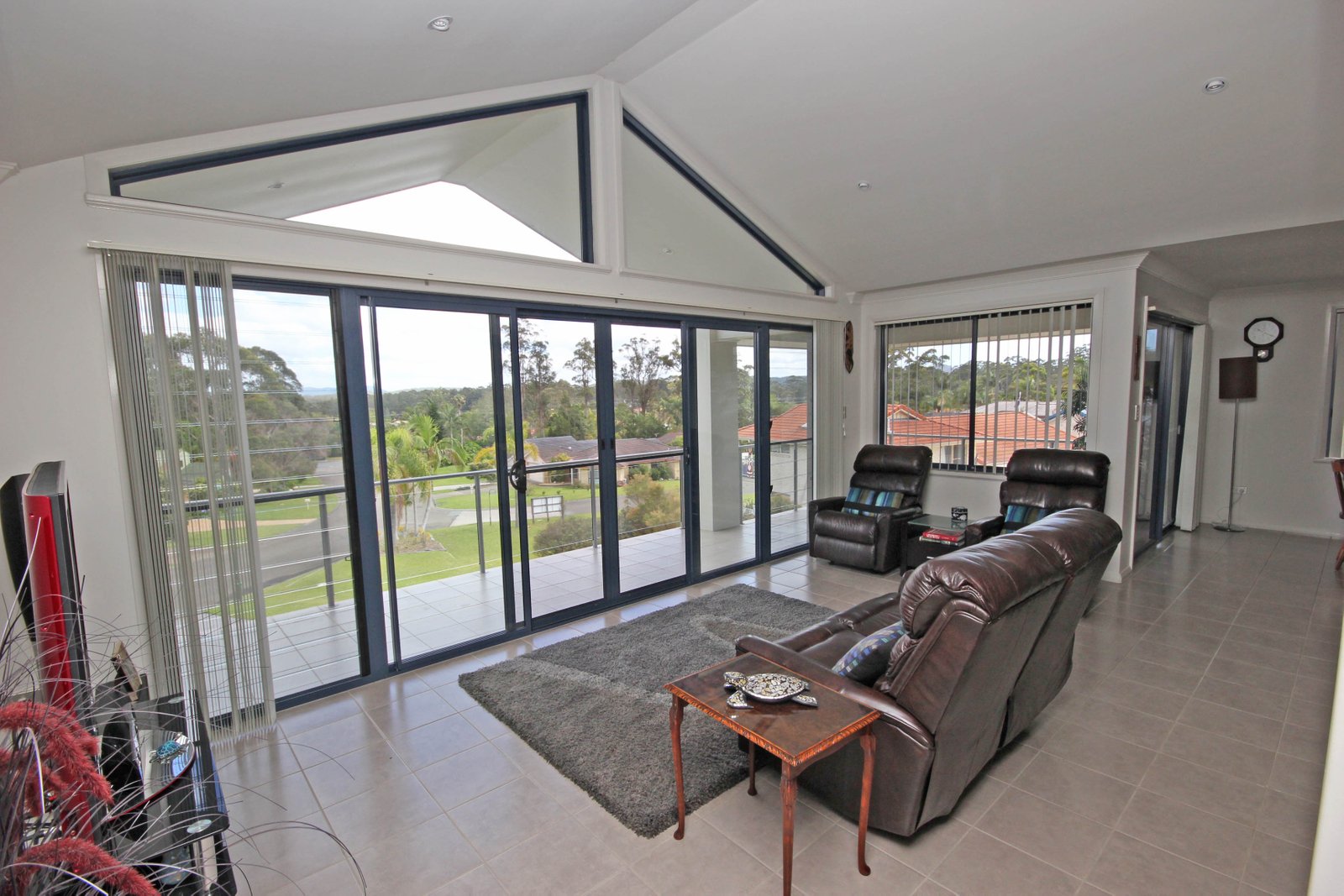 11 Fairwinds Avenue LAKEWOOD 3