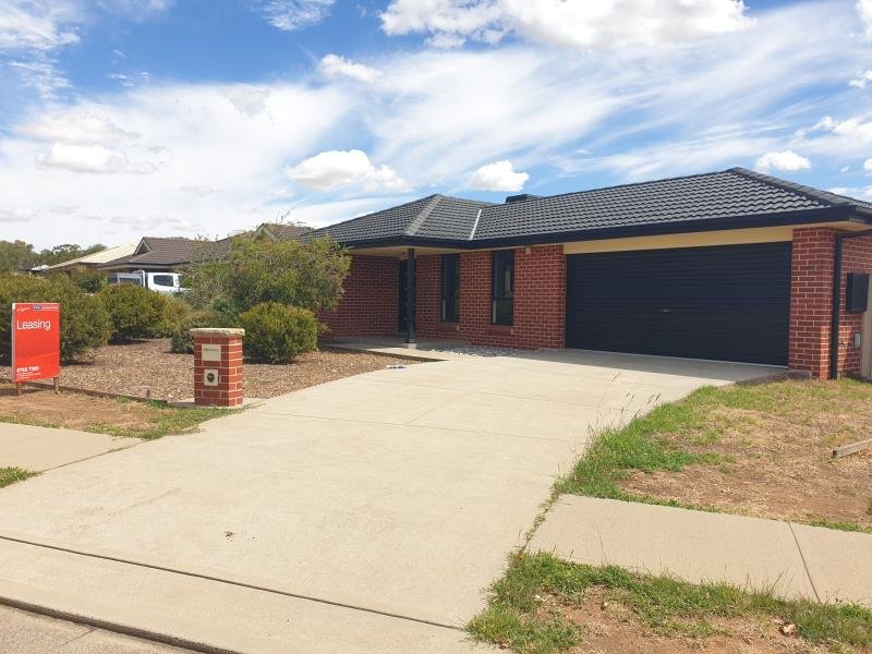 11 Falcon Drive TAMWORTH 1
