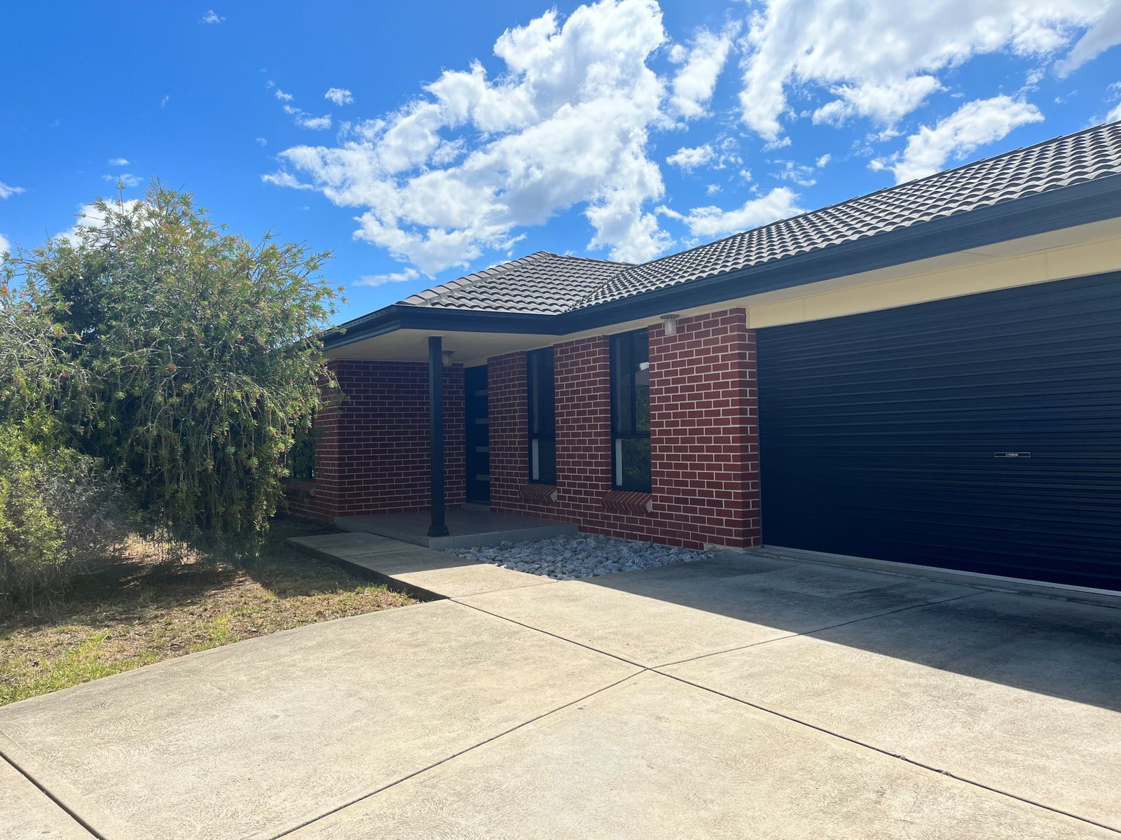 11 Falcon Drive TAMWORTH 1