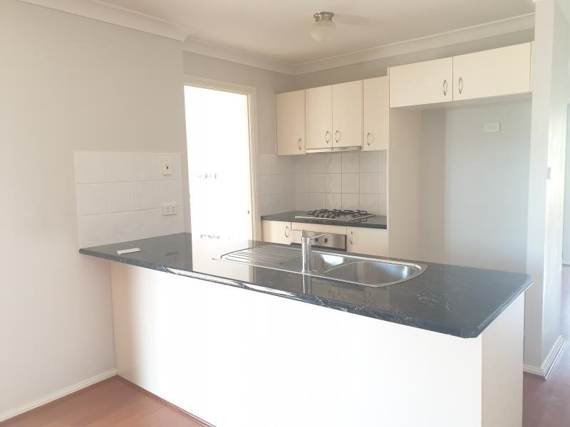 11 Falcon Drive TAMWORTH 5