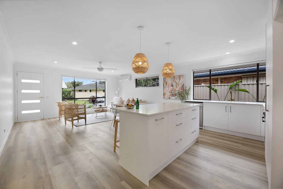 1/1 Flora Close Burleigh Waters 3