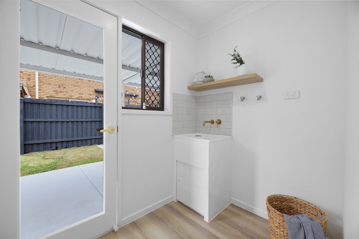 1/1 Flora Close Burleigh Waters 16