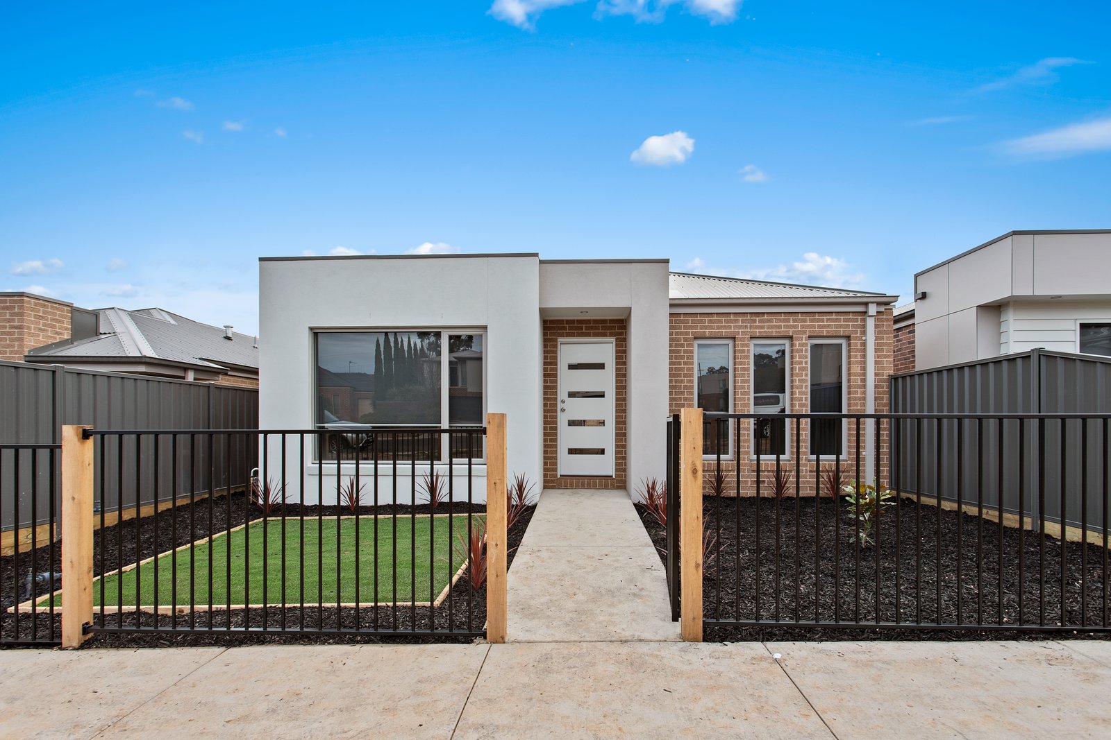 11 Friswell Avenue FLORA HILL 1