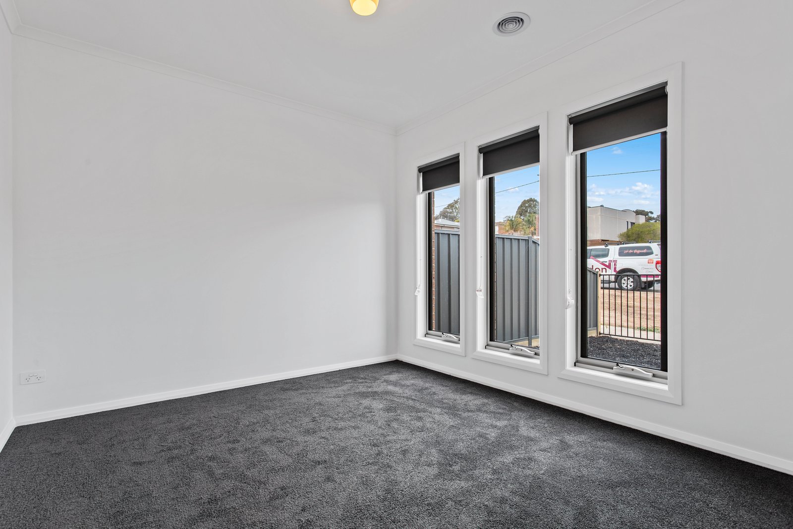 11 Friswell Avenue FLORA HILL 5