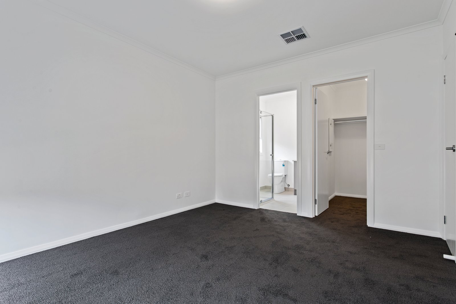 11 Friswell Avenue FLORA HILL 6